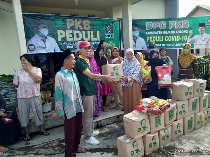 DPC PKB Rejang Lebong Bagikan 1.466 Sembako Cak Imin