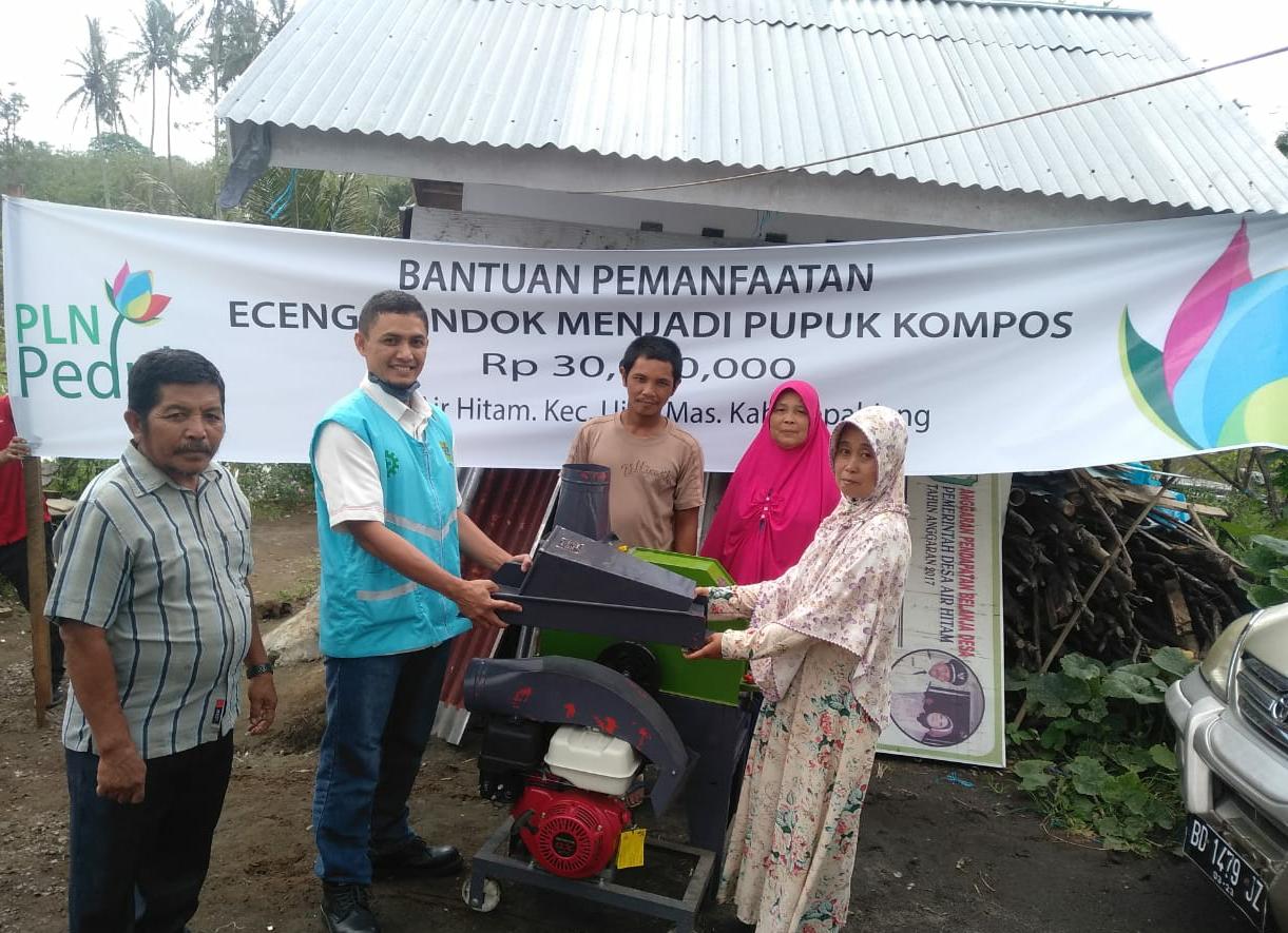 PT PLN UPDK Bengkulu Salurkan Bantuan Mesin Pengolah Pupuk Kompos