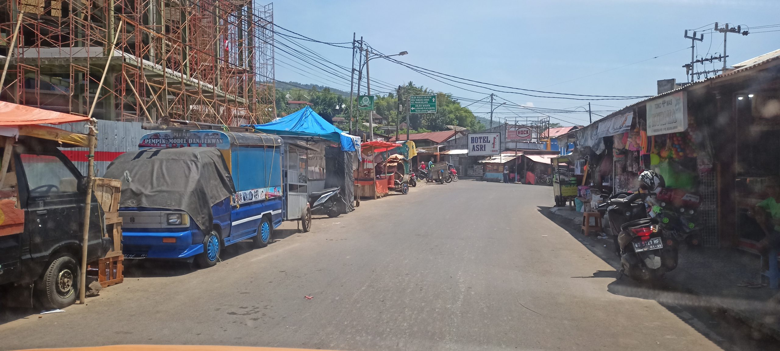 Pedagang Kaki Lima Sebabkan Kemacetan