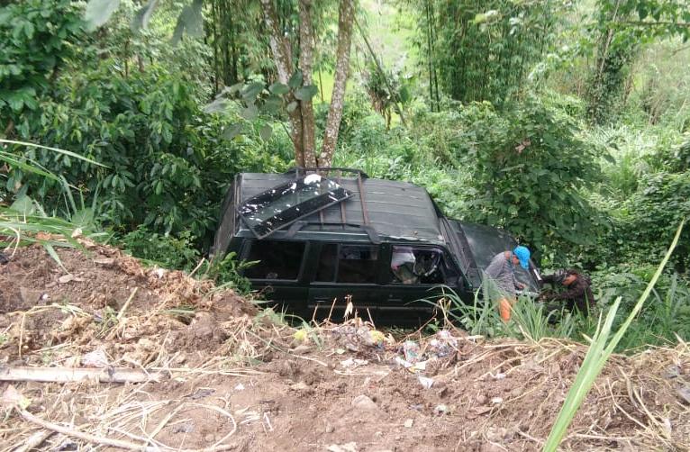 Mobil Masuk Jurang Sekeluarga dari Ogan Ilir Nyaris Tewas