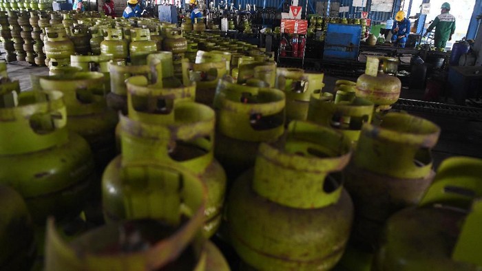 Harga Gas Melon Tembus Rp 40 Ribu, IRT di SBU Pilih Masak Pakai Kayu