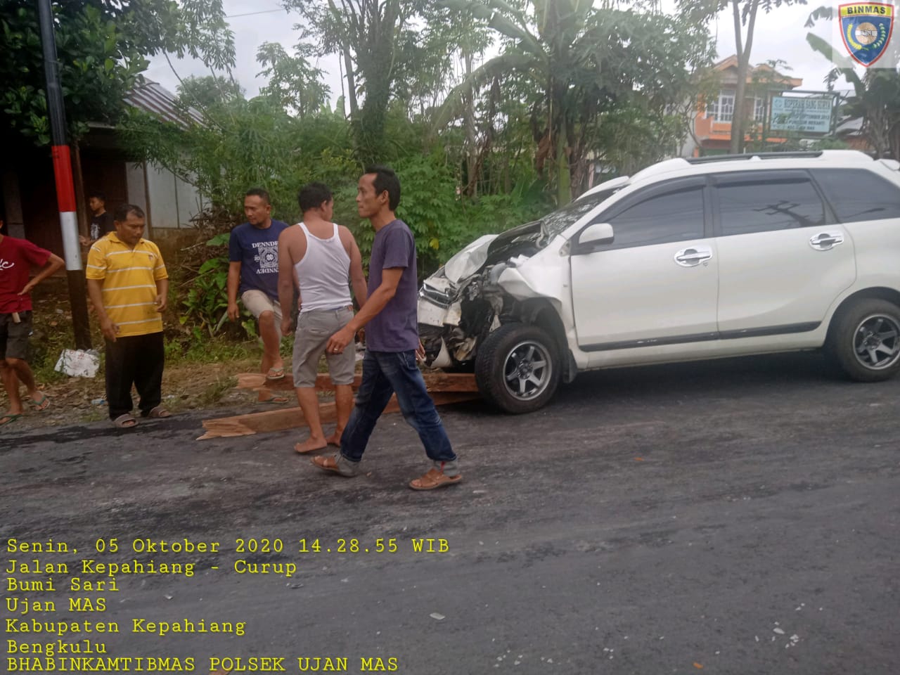 Kecelakaan Beruntun 2 Mobil dan 1 Motor di Desa Meranti Jaya