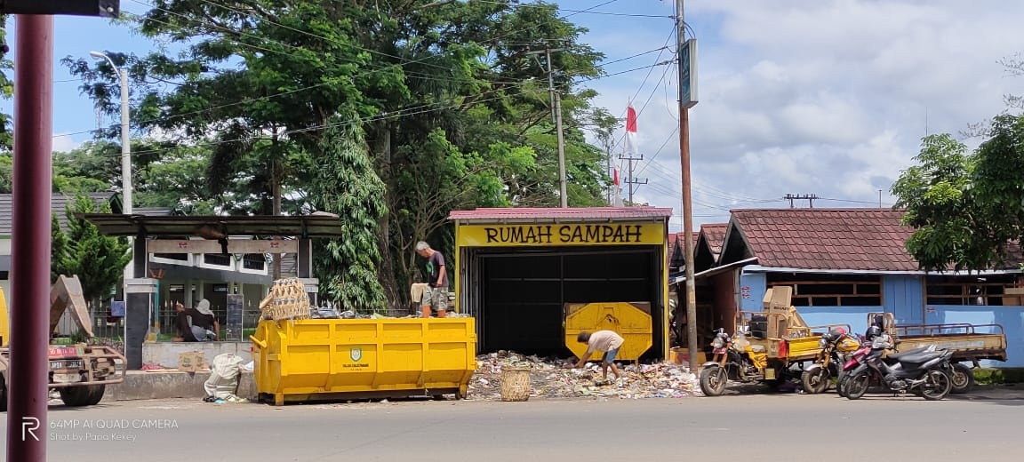 Rumah Sampah di Taman Bikin Pusing Pedagang