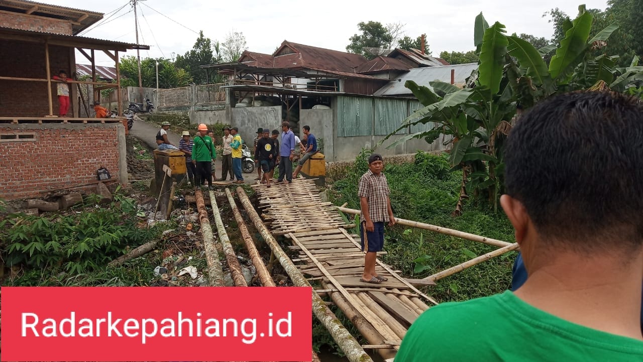 Kerap Makan Korban, Jembatan Kayu dan Bambu Pasar Ujung – Weskust Direhab Swadaya