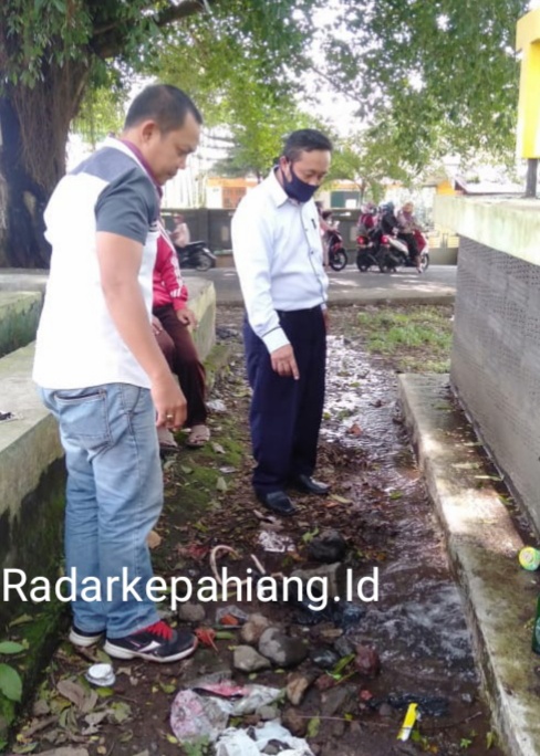 Pipa Air Bersih di Taman Kabawetan Bocor, Ada Lubang Sebesar Kepala