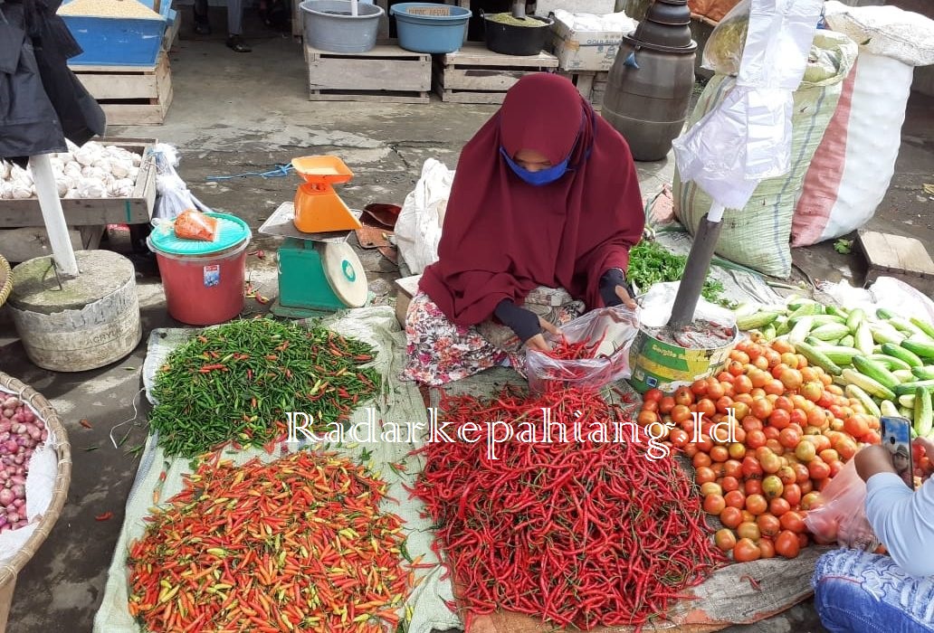 Jelang Tahun Baru, Harga Cabai Merah Makin Pedas