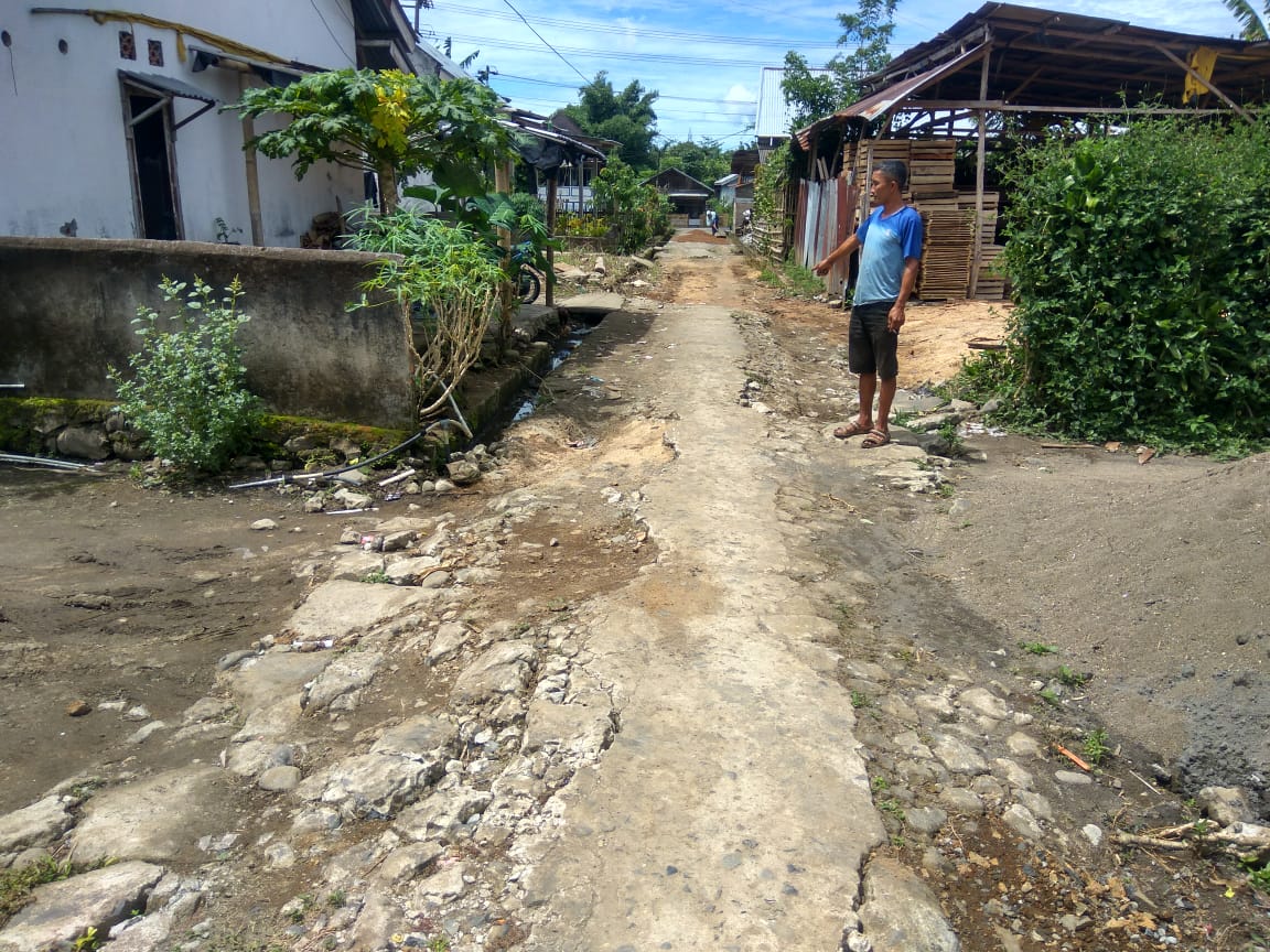 Warga Dusun IV Pungguk Meranti Keluhkan Jalan Rusak dan Krisis Air Bersih