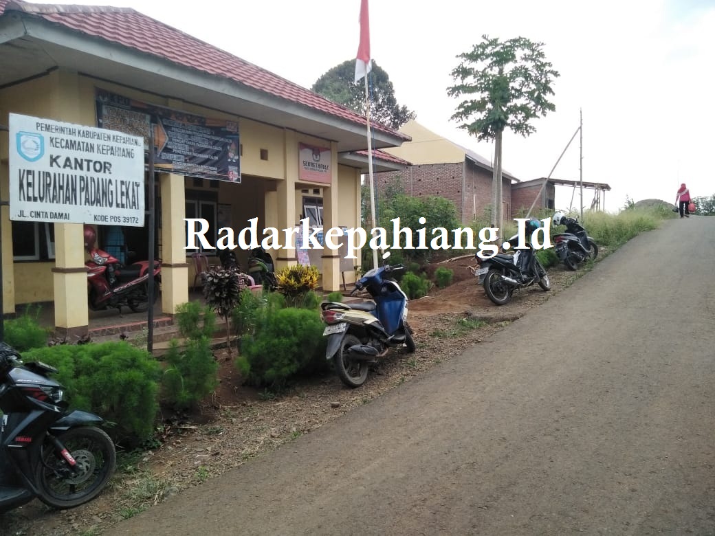 Air Bersih Sulit dan Tiang Listrik Seadanya