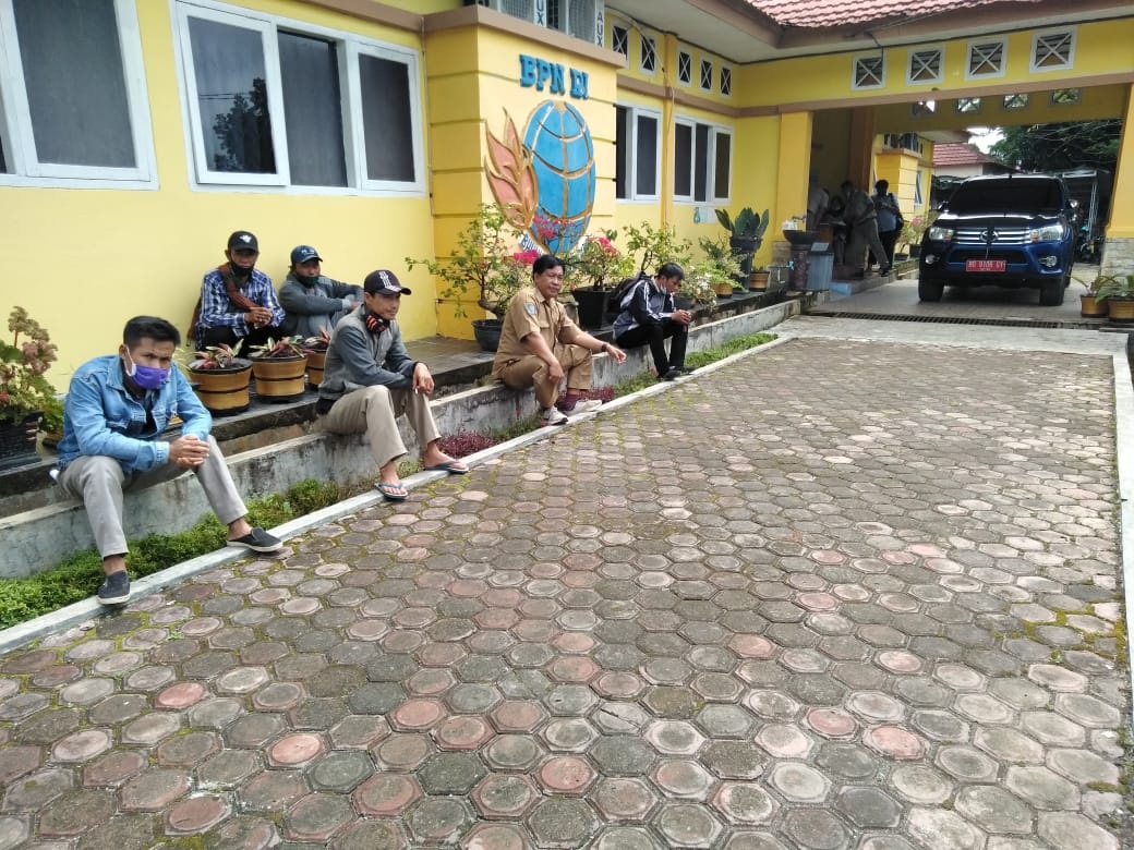 Akhirnya Disepakati BPN, Warga Warung Pojok Bisa Ambil Sertifikat di Rumah Kades