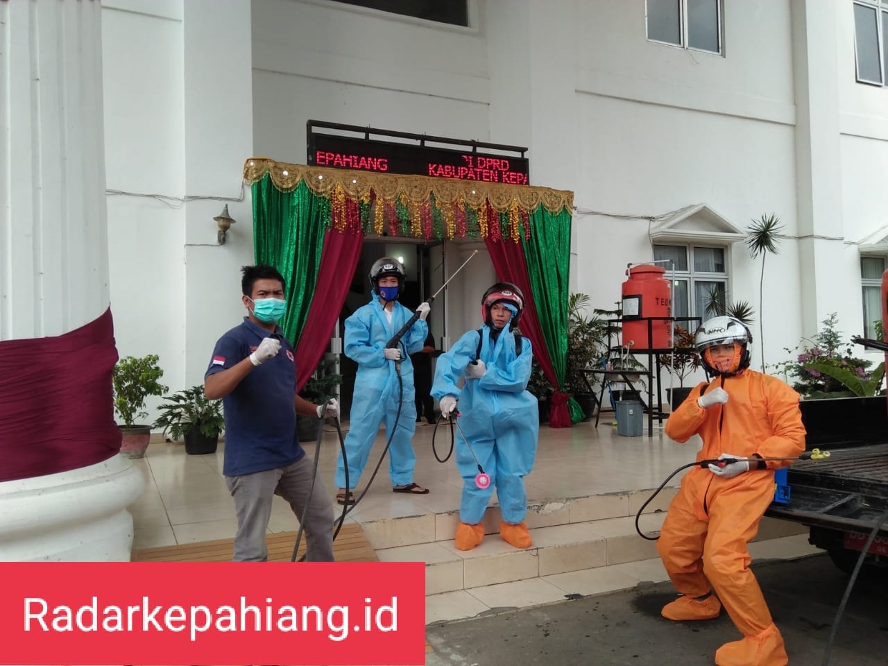 Gedung DPRD Kepahiang Disemprotkan Disinfektan