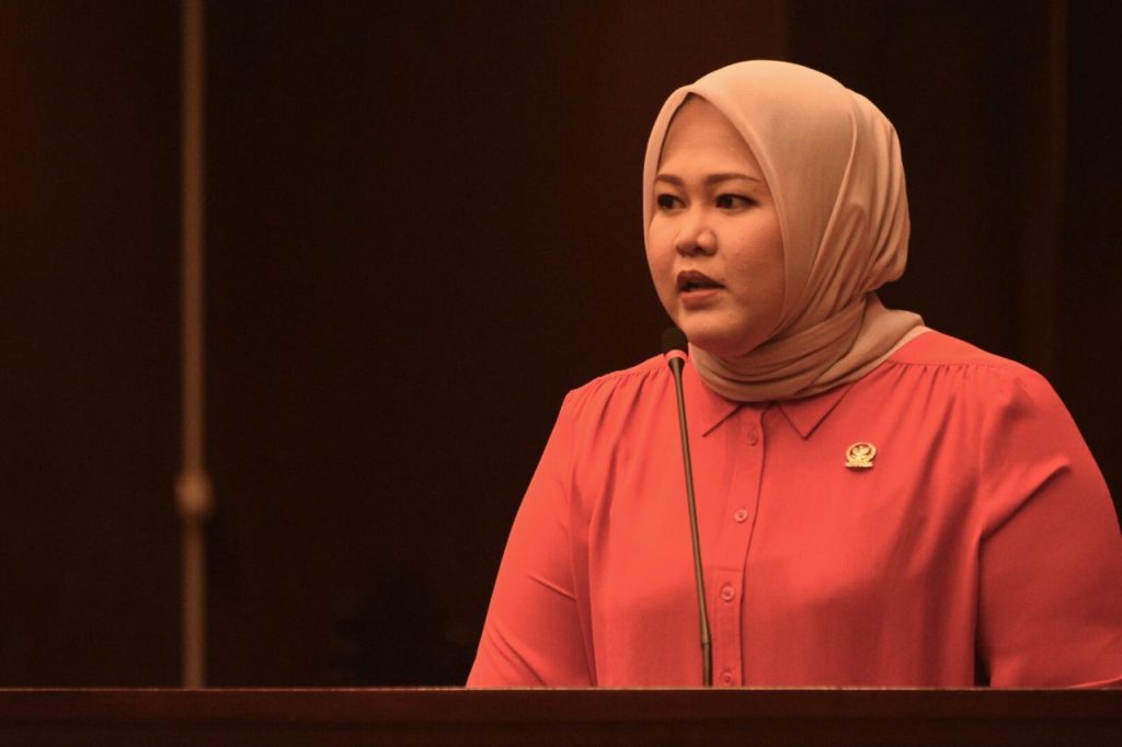 Senator Riri Dorong Kementerian ESDM Rutin Kontrol Bantuan di Daerah Terpencil