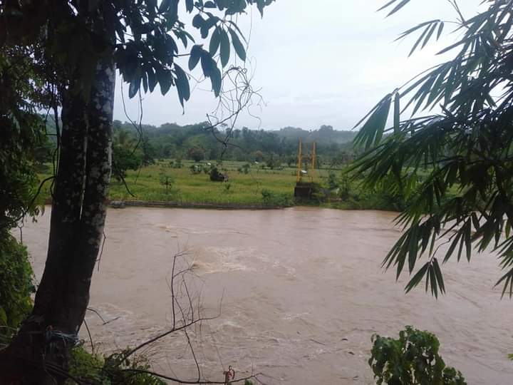 Sungai Luas Meluap, Petani Desa Kepahyang Nyaris Tidak Bisa Pulang ke Rumah