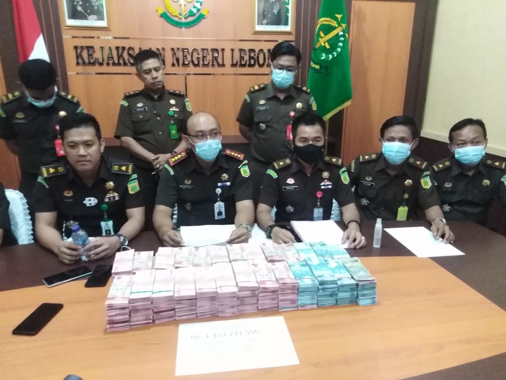 Serahkan Rp 1,3 M, Kajari Lebong Pastikan Kasus Teguh Tetap Lanjut