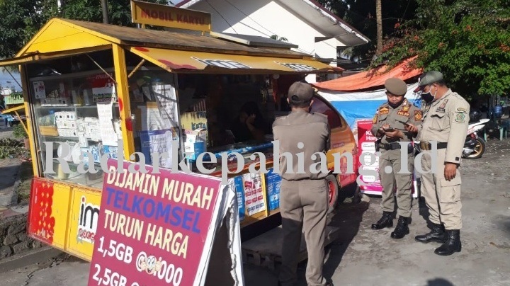 Buat Macet, PKL di Simpang Bang Mego Dirazia Satpol PP