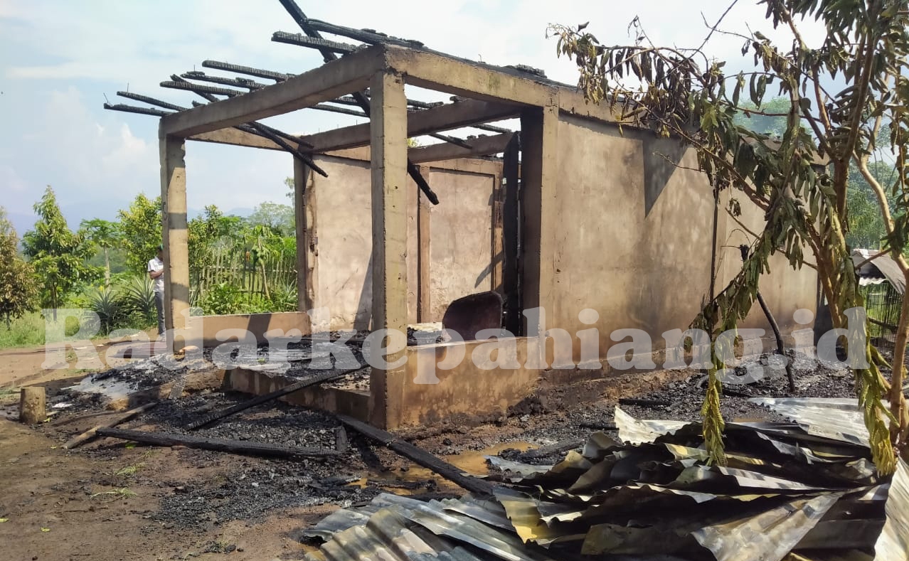 Rumah di Padang Lekat Hangus Terbakar