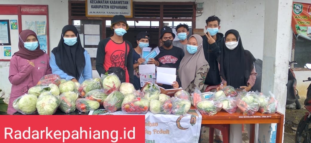 Swadaya Lagi, Warga Tangsi Baru dan Karang Taruna Dewa Kembar Bagikan Bantuan Pada Pasien Covid-19