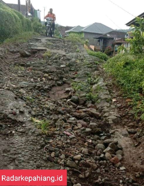 Warga Gang Sepakat Rayakan 2 Kali Lebaran dengan Kondisi Jalan Rusak