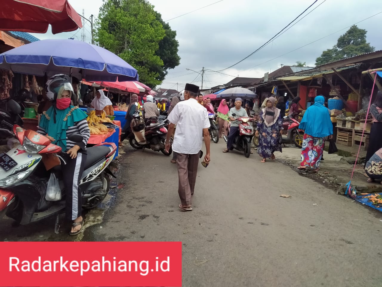 H-2 Lebaran, Masyarakat Kepahiang Padati Pasar Pagi