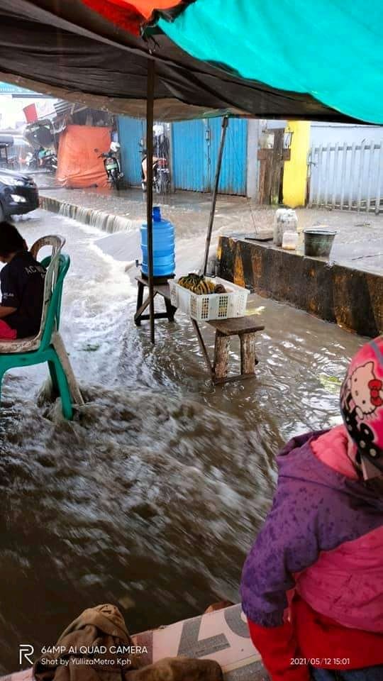 Banjir Ganggu Aktivitas di Pasar Kepahiang