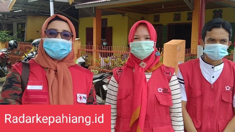 PMI Kepahiang dan PMI Rejang Lebong Semprotkan Disinfektan di Kabawetan