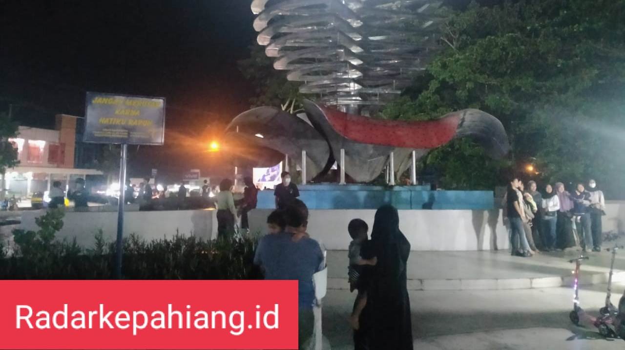 Tugu Kopi Tetap Ramai Pengunjung dan Jadi Lokasi Bermain Petasan