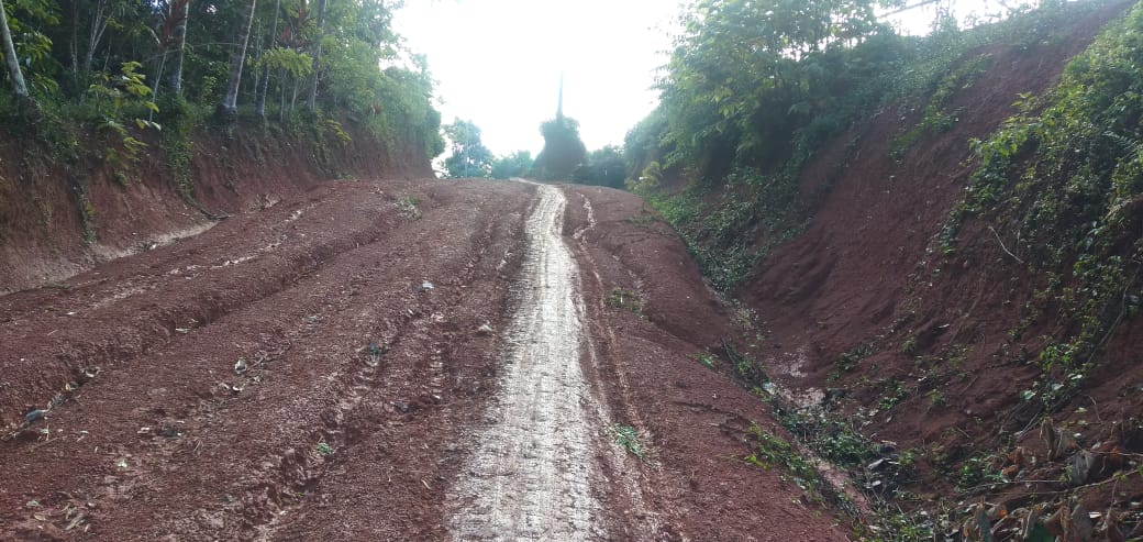 Berlumpur, Warga Dusun Padang Lebar Masih Berharap Pembangunan Jalan