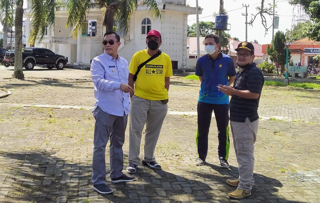 Ukur Lapangan Basket di Taman Wabup Turun Tangan