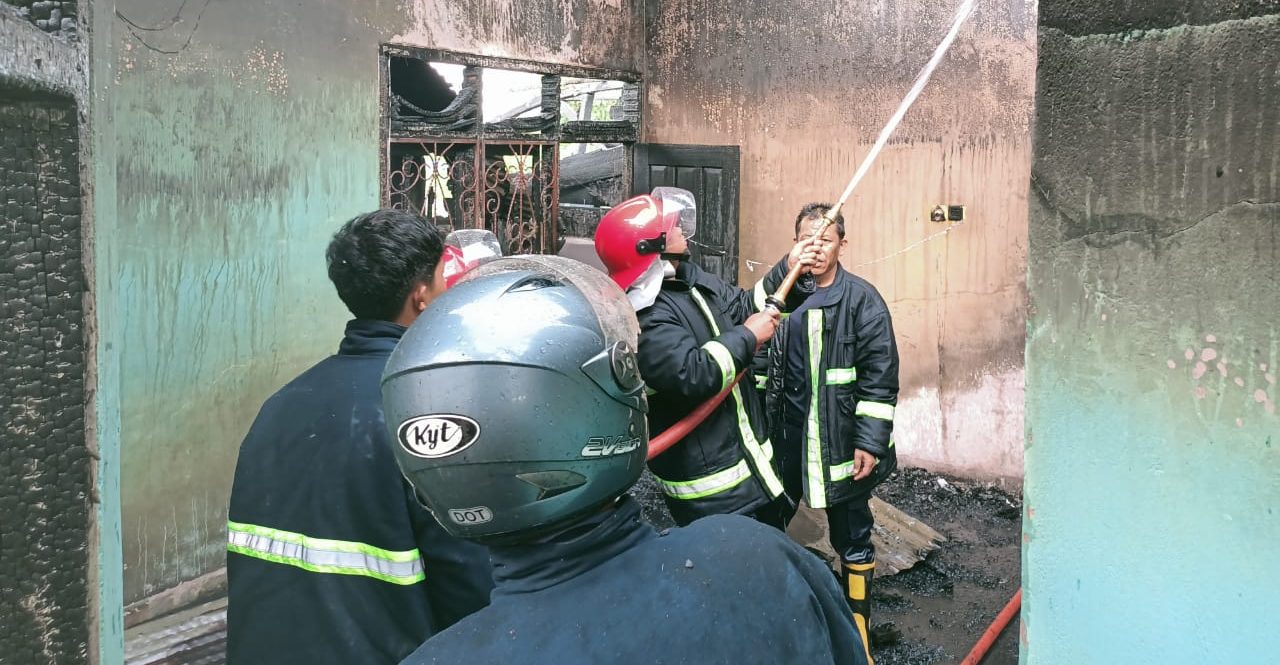 Korsleting Listrik, Rumah Nakes Talang Babatan Ludes Terbakar