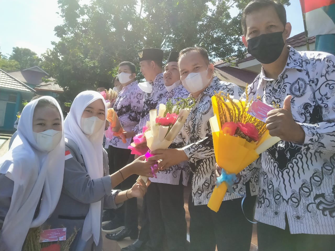 Karangan Bunga Warnai HGN dan HUT PGRI SMAN 1 Kepahiang