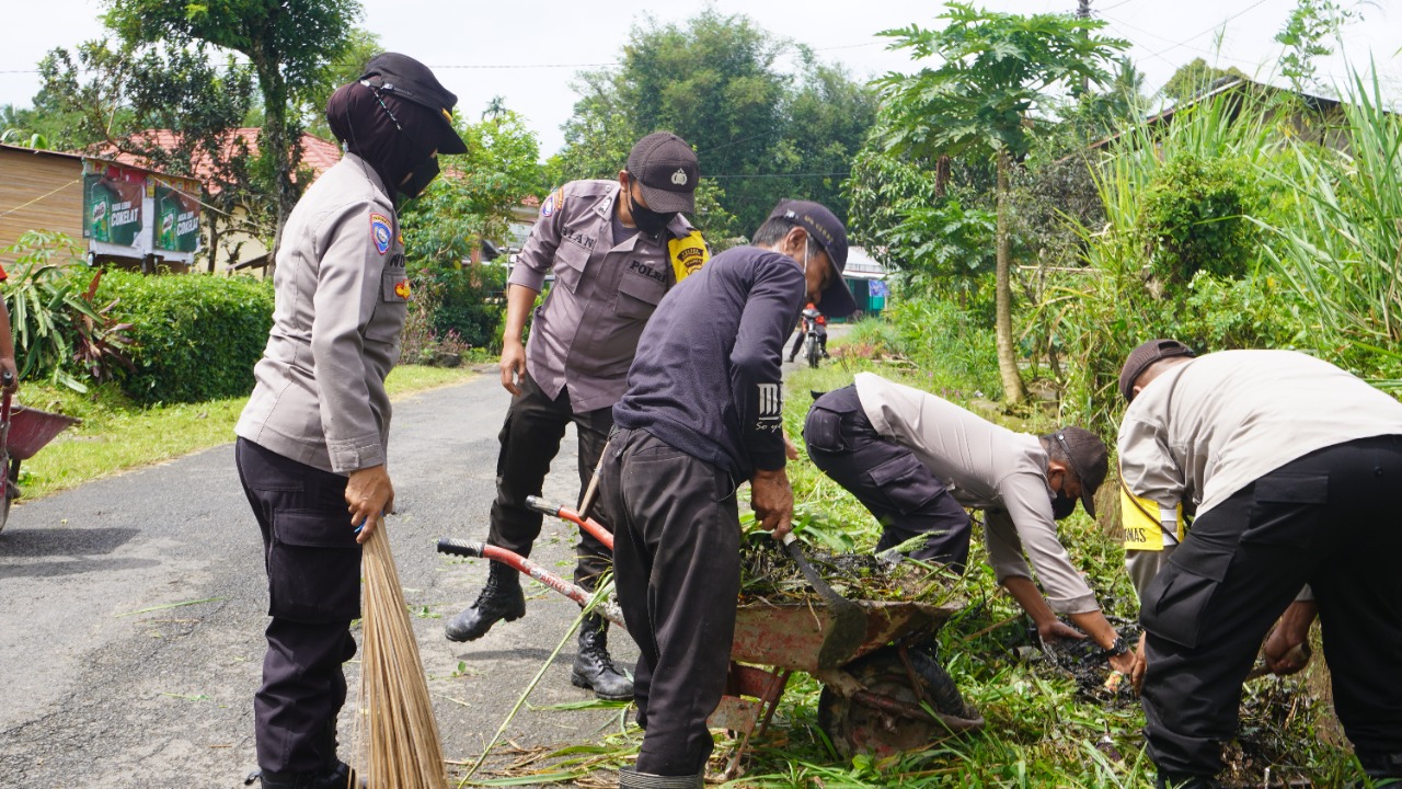 Gotong Royong Antisipasi Banjir