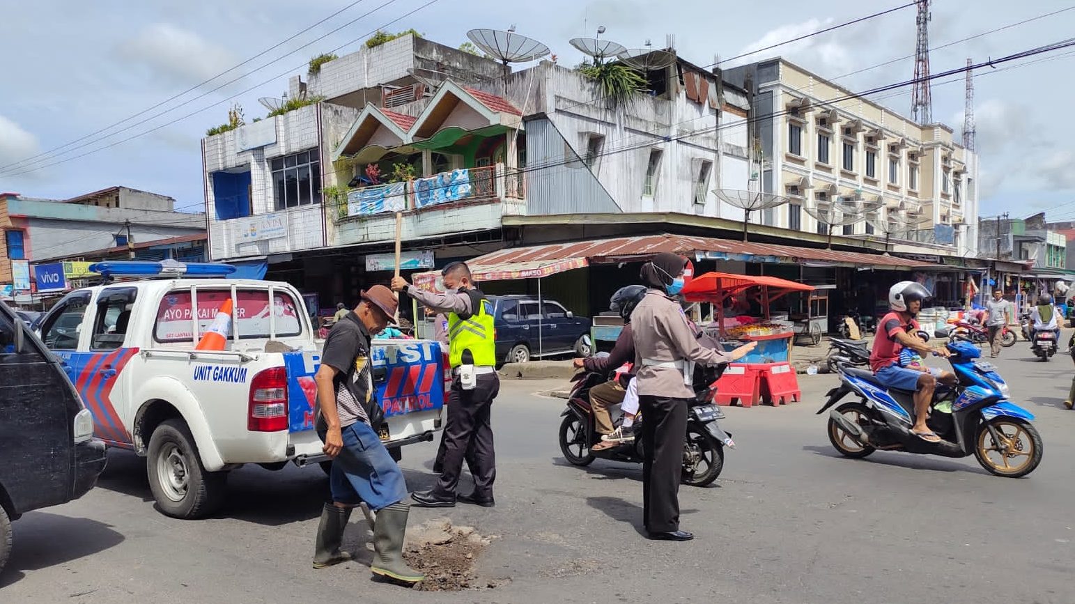 Tambal Sulam Jalan Berlubang