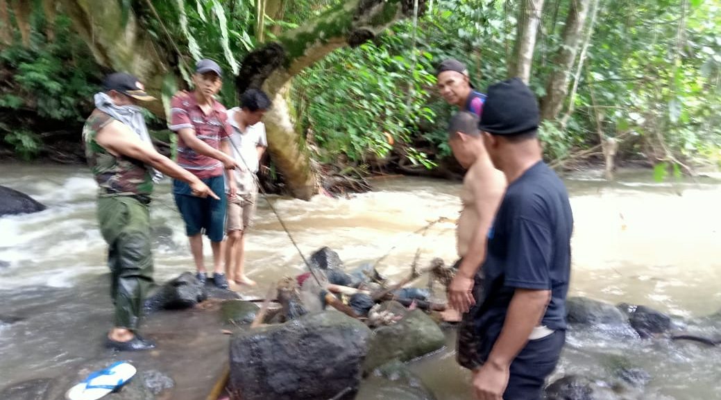 Petani Ditemukan Tewas di Aliran Sungai Curug Gayur