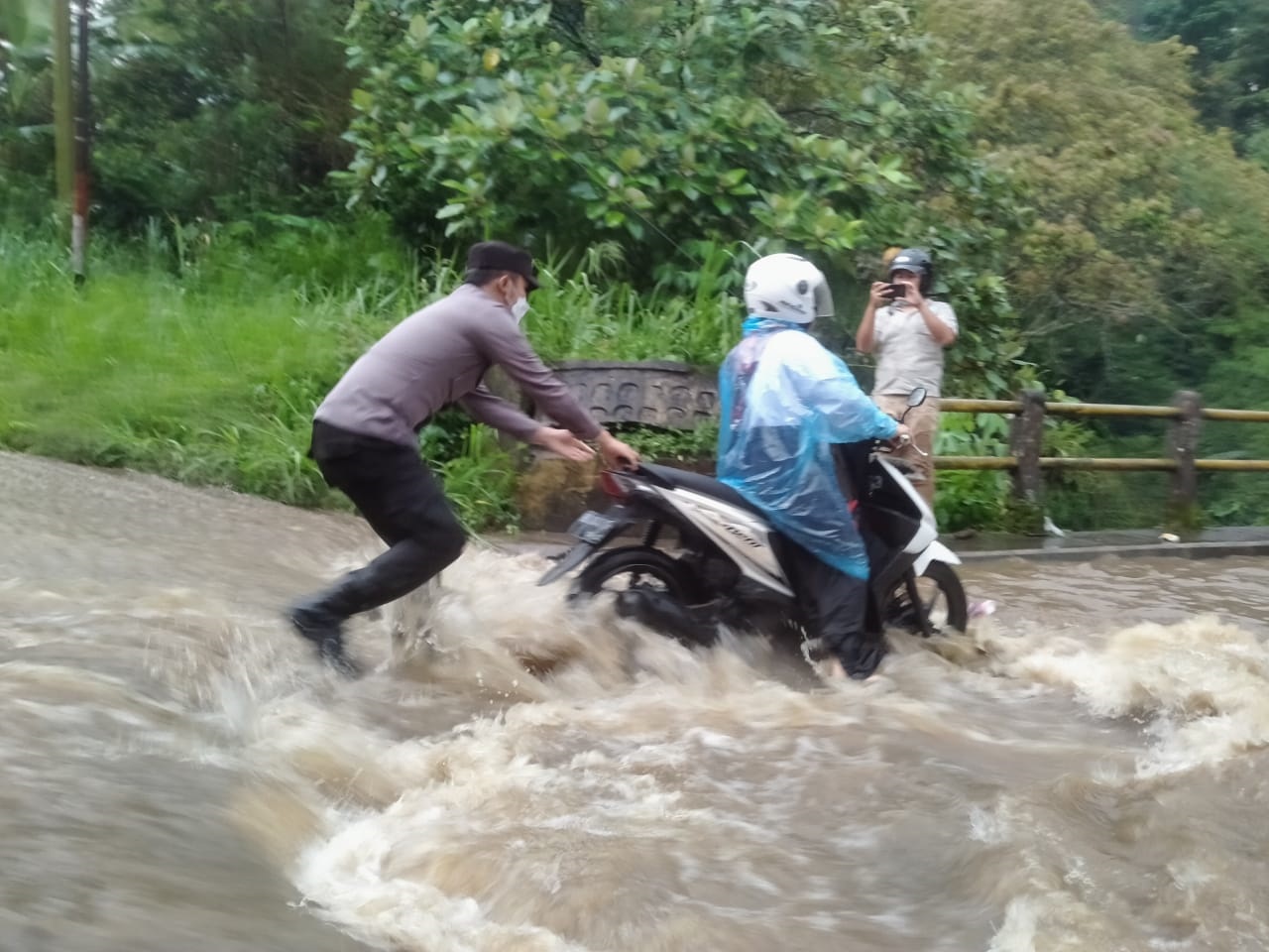 Langganan Banjir, Bupati Kepahiang Langsung Hubungi PU Prov