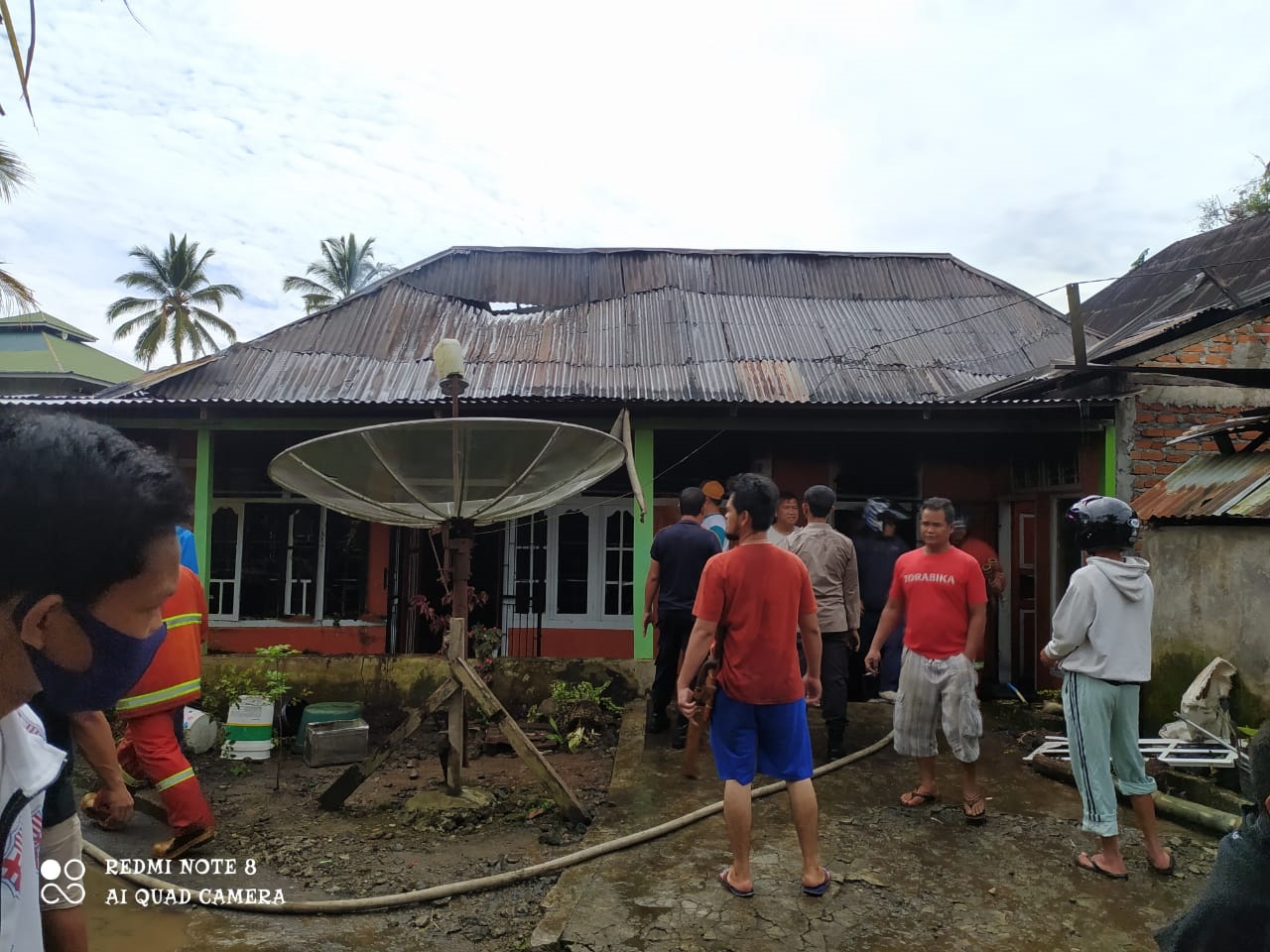 Ditinggal Jaga Warung, Rumah Zairil Terbakar