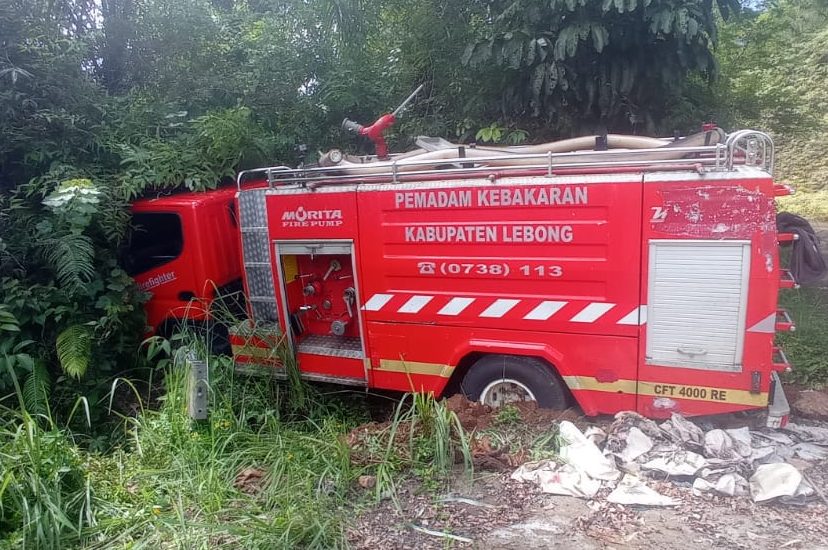 Kejar Kebakaran Mobil Pemadam Kecelakaan