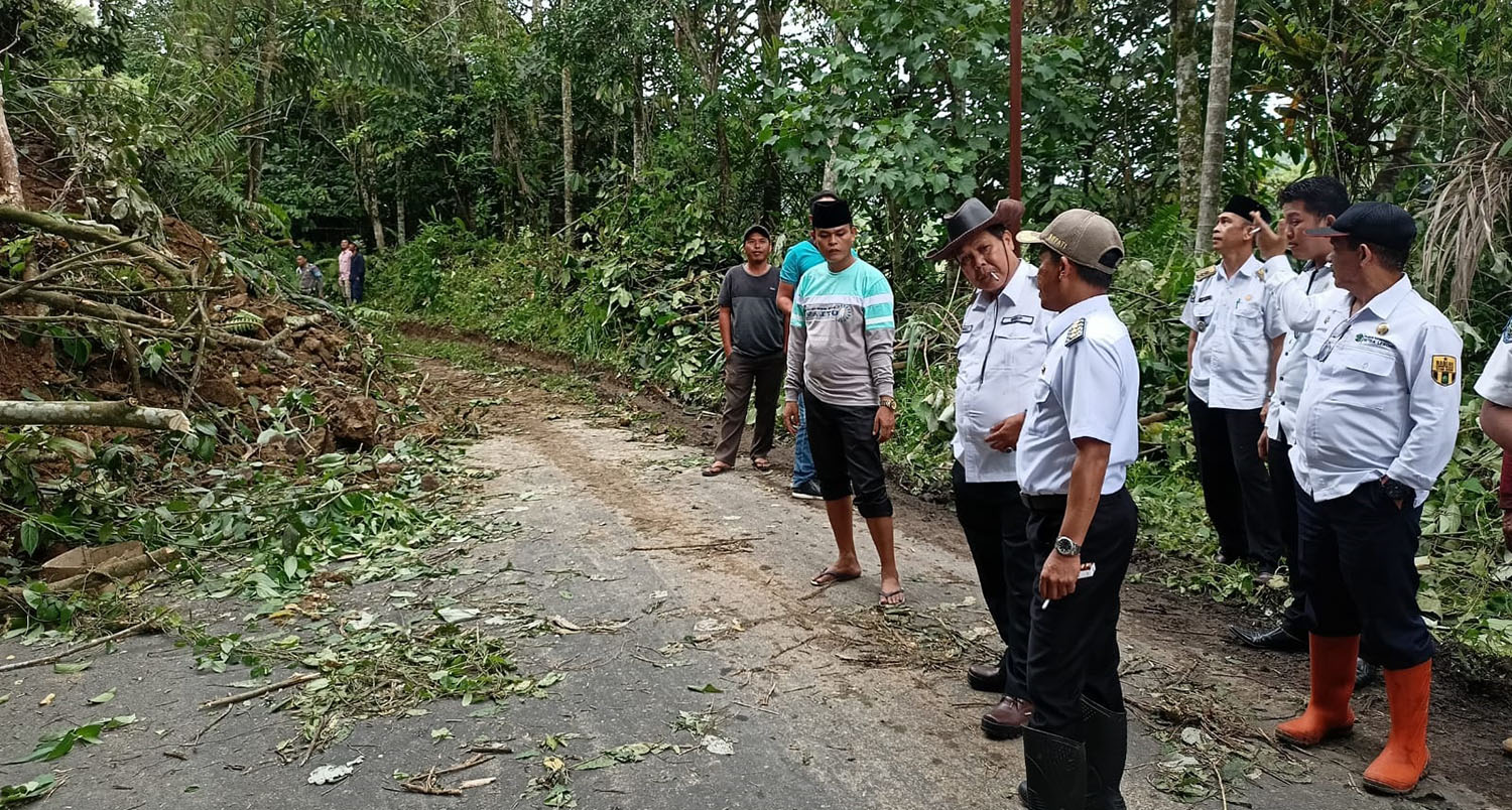 Longsor Kota Donok, Bupati dan Wabup Kompak Turun Lokasi