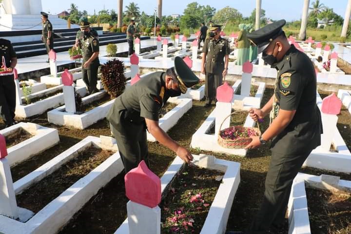 Sambut HUT ke-76, Korem 041/Gamas Gelar Ziarah TMP Balai Buntar