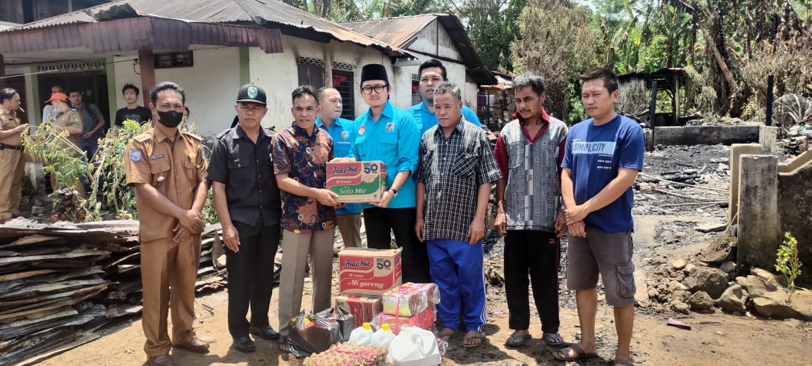 Bantu Korban Kebakaran Aksi Nyata KNPI Jelang Pelantikan