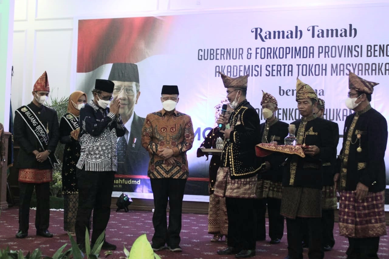 Rohidin Bawa Air dan Tanah Bumi Rafflesia ke IKN Nusantara