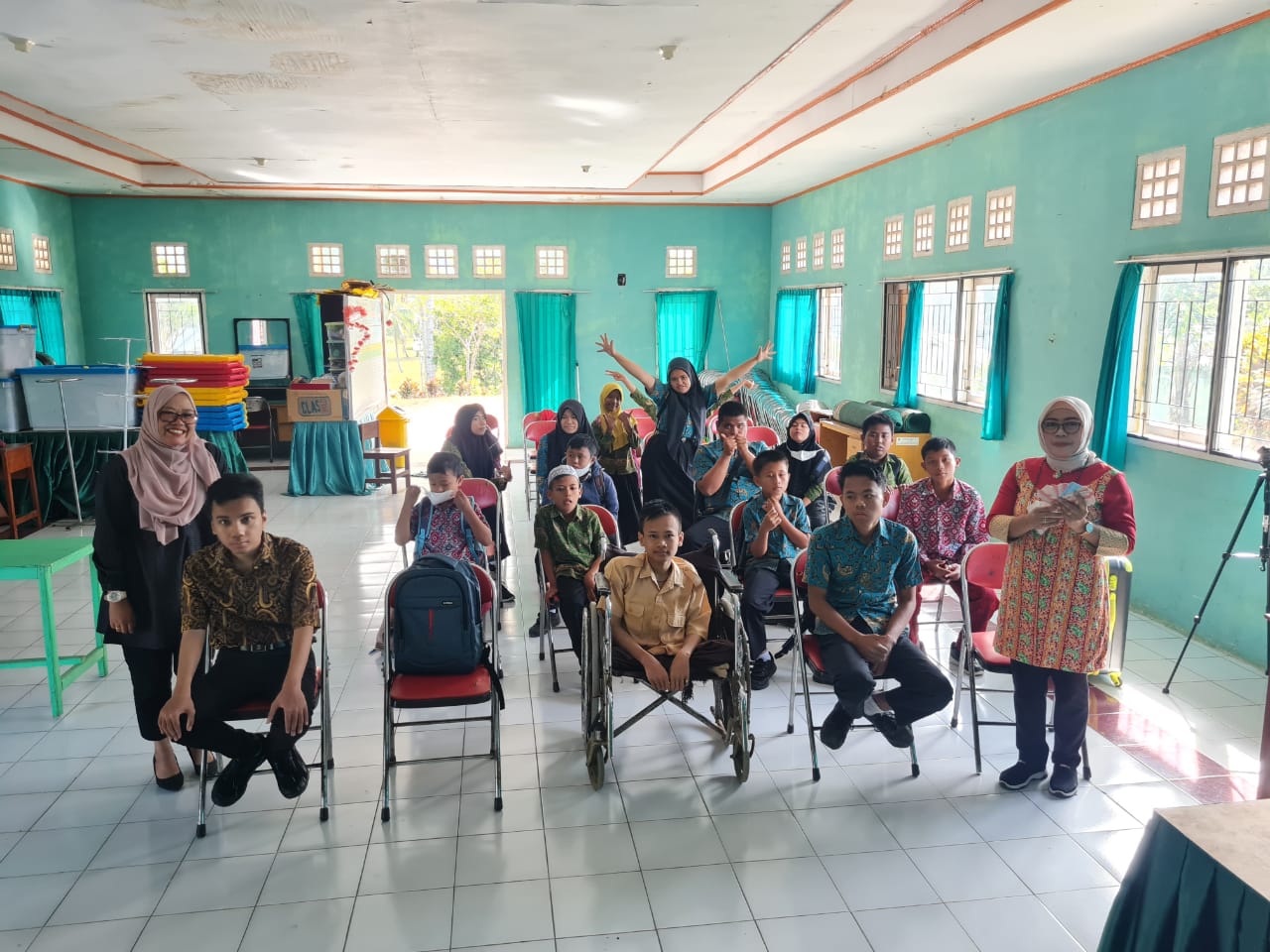 Jemput Bola ke SLB, Dukcapil Proses Adminduk 12 Penyandang Disabilitas