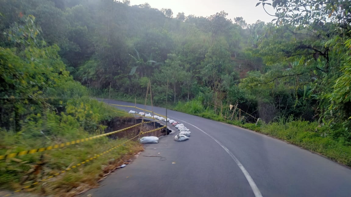 Jalan Ambles di Rimbo Pengadang Ancam Pemudik