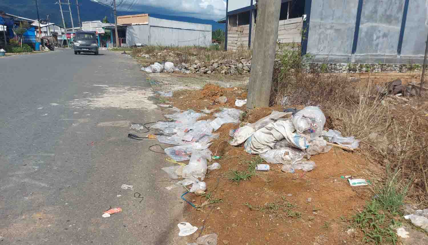 Sampah Pekan Minggu Dikeluhkan