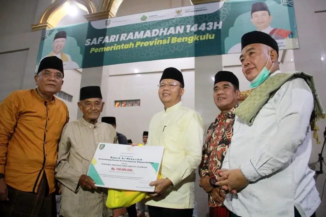 Safari Ramadhan di Kepahiang, Gubernur Salurkan Sejumlah Bantuan