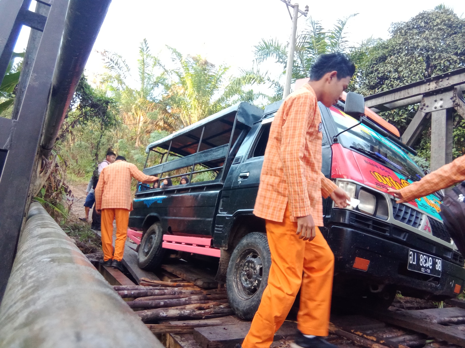 Jembatan Penghubung Kota Padang Membahayakan