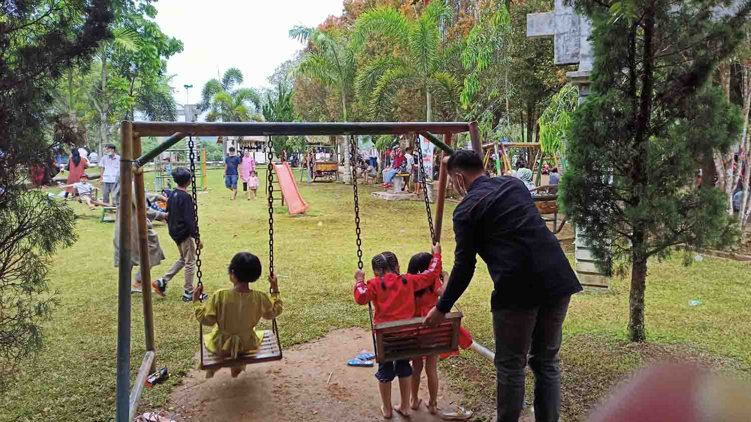 Danau Picung dan Masjid Agung Jadi Primadona