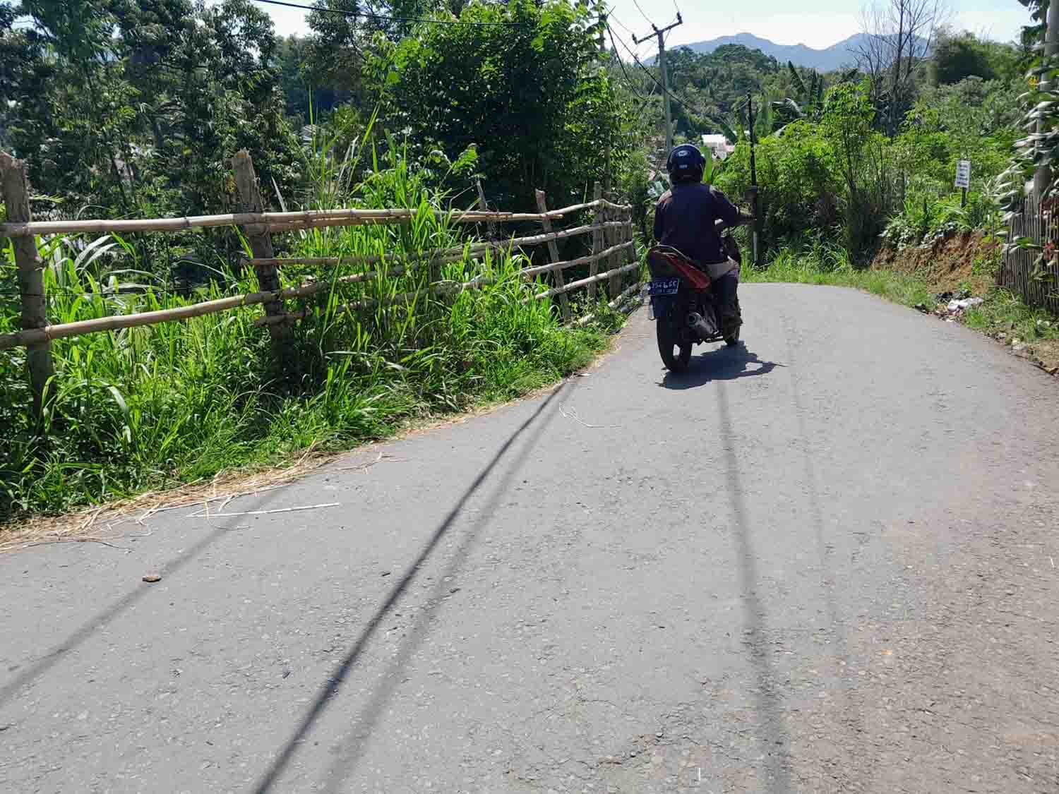 Jalan Alternatif Pensiunan-Kampung Bogor Terus Dikikis Longsor