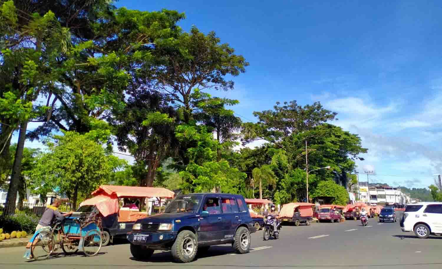 Semakin Ramai, Pedagang Buah Tidak Mau Pindah